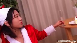 yujin giving fans christmas present as santa - KPOP